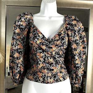 STUDIO F Floral Top V-Neck  Long sleeves.     Size XS